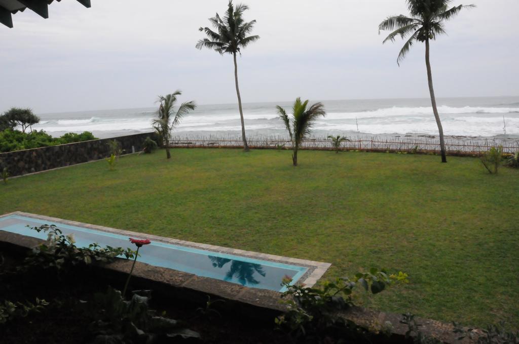 Villa Atulya At Ocean'S Edge Mirissa Bagian luar foto