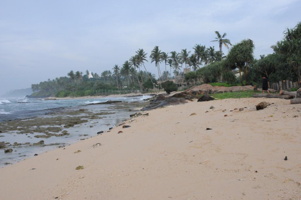 Villa Atulya At Ocean'S Edge Mirissa Bagian luar foto