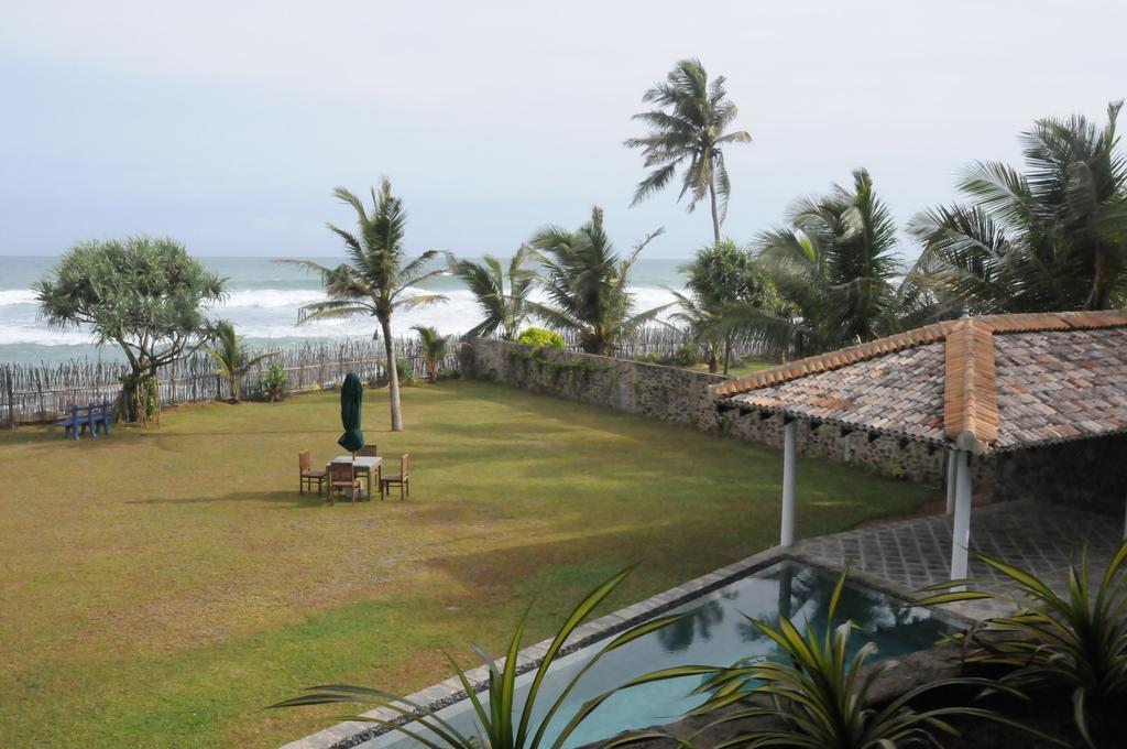 Villa Atulya At Ocean'S Edge Mirissa Bagian luar foto